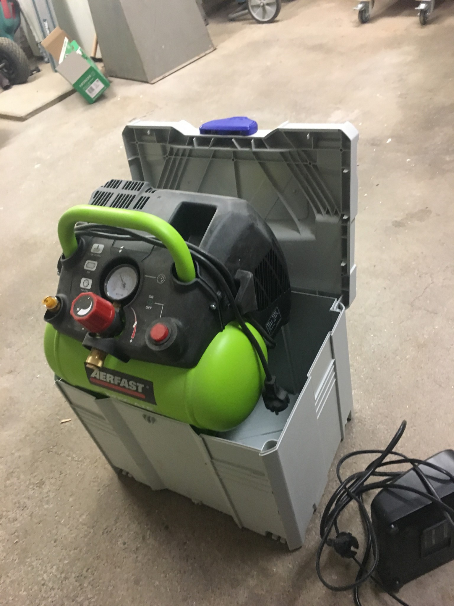 Minikompressor i en systainer | Byggahus.se