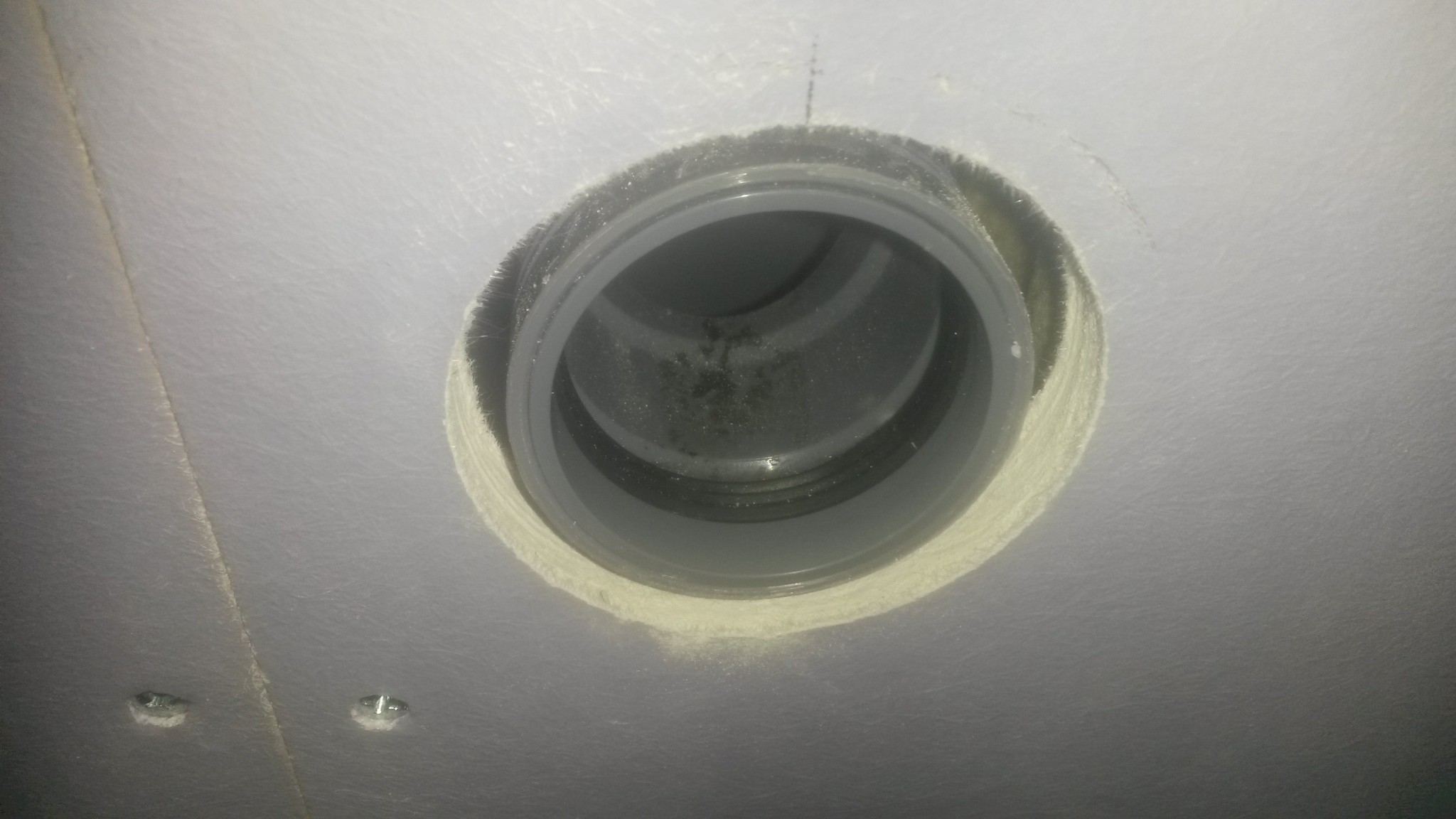 Anslutning av tätskikt till avlopp genom vägg | Byggahus.se