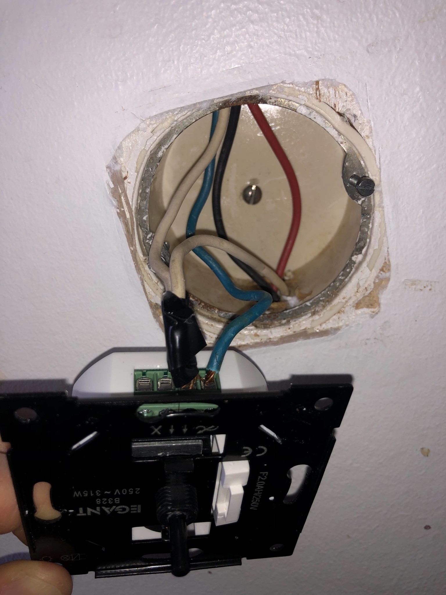 Byta dålig dimmer till shelly dimmer Byggahus.se