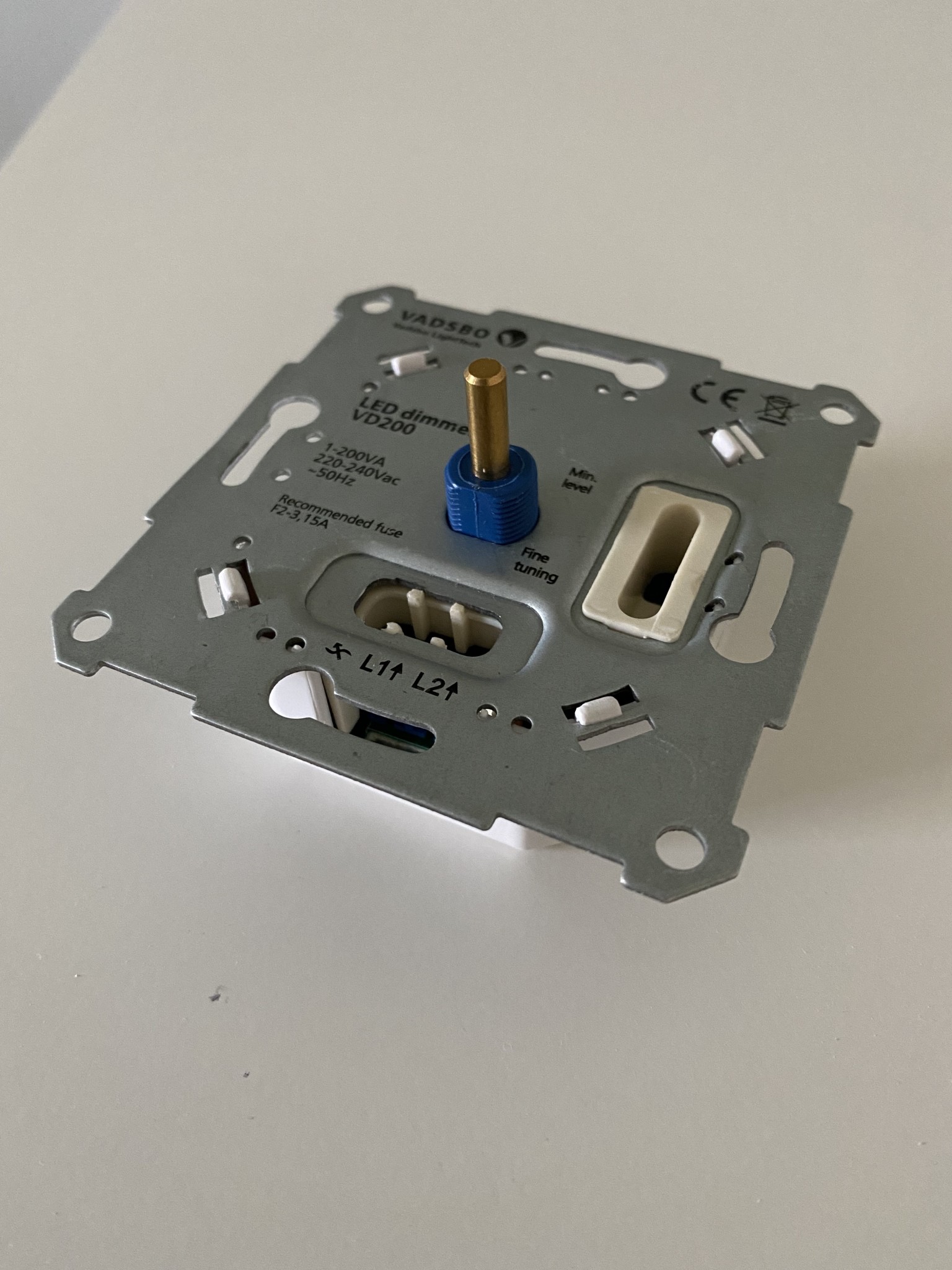 Installera dimmer i gammal metalldosa från 60tal Byggahus.se