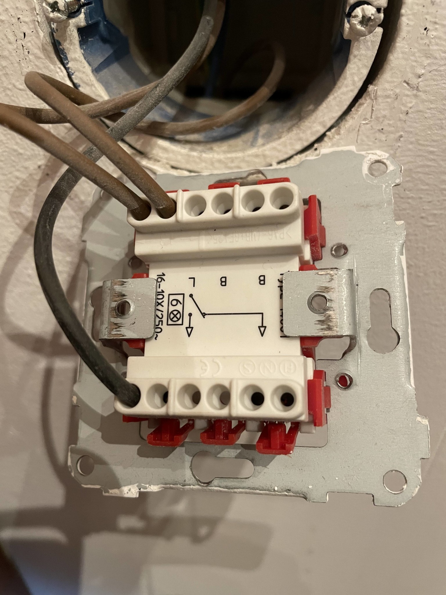 Byta strömbrytare till dimmer Byggahus.se