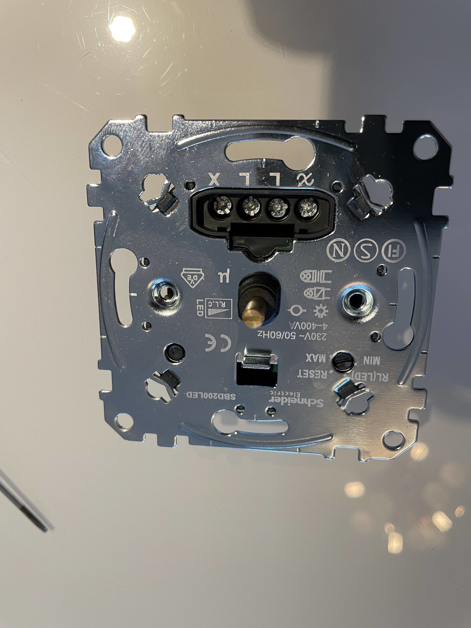 Byta strömbrytare till dimmer Byggahus.se