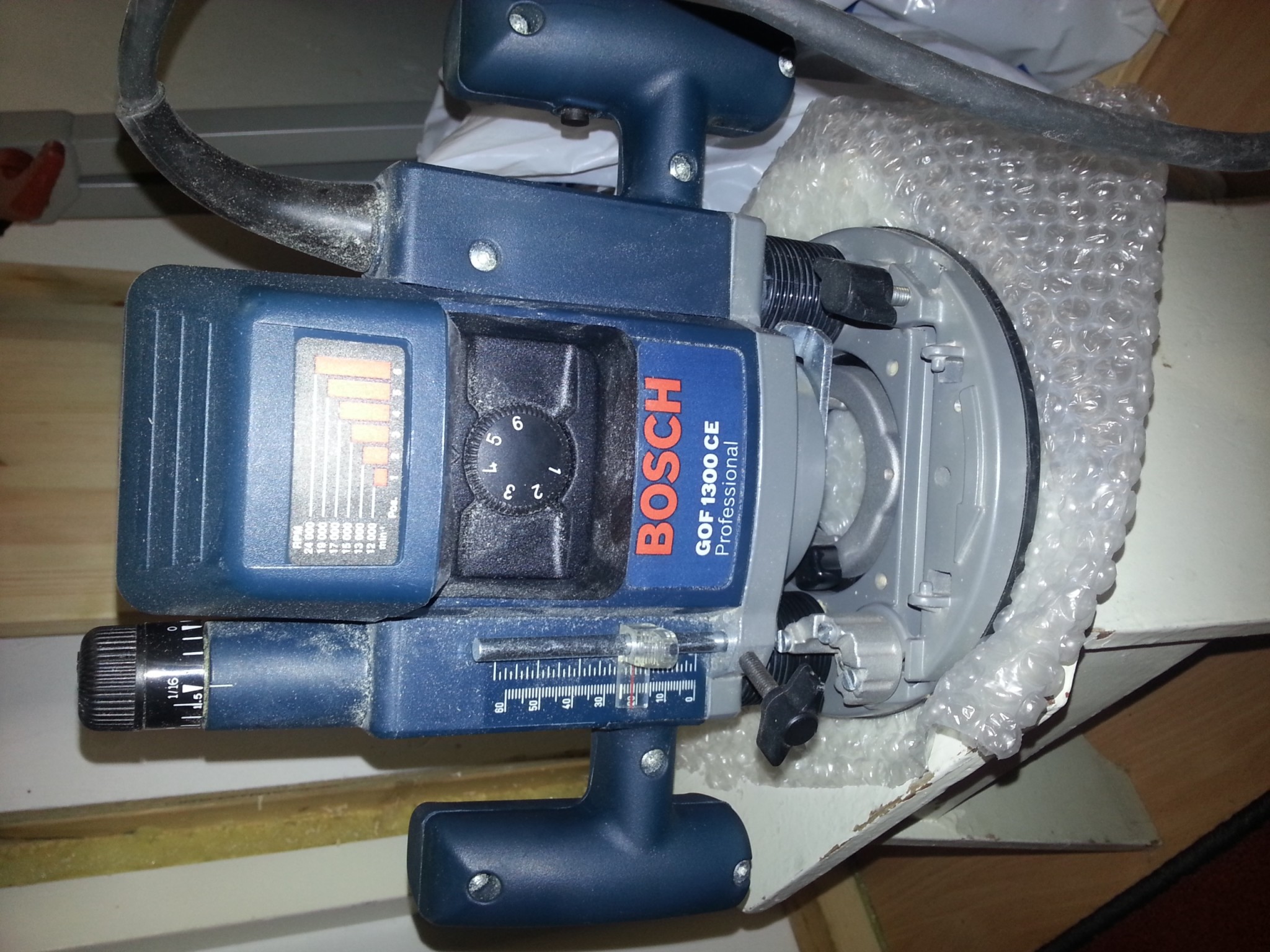 Handöverfräs Bosch GOF 1300 CE Proffessional | Byggahus.se