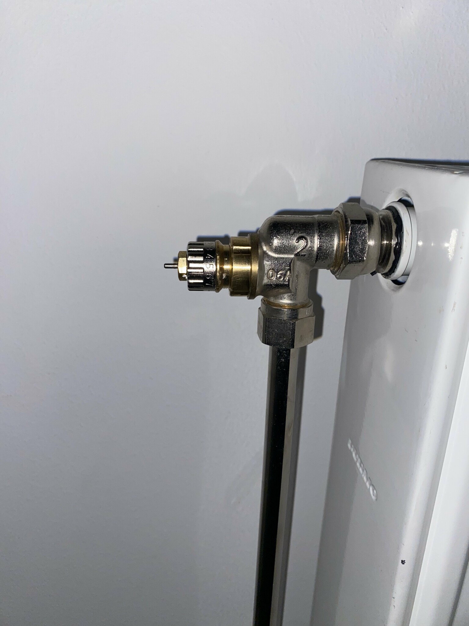 Justera returventilen på radiator | Byggahus.se