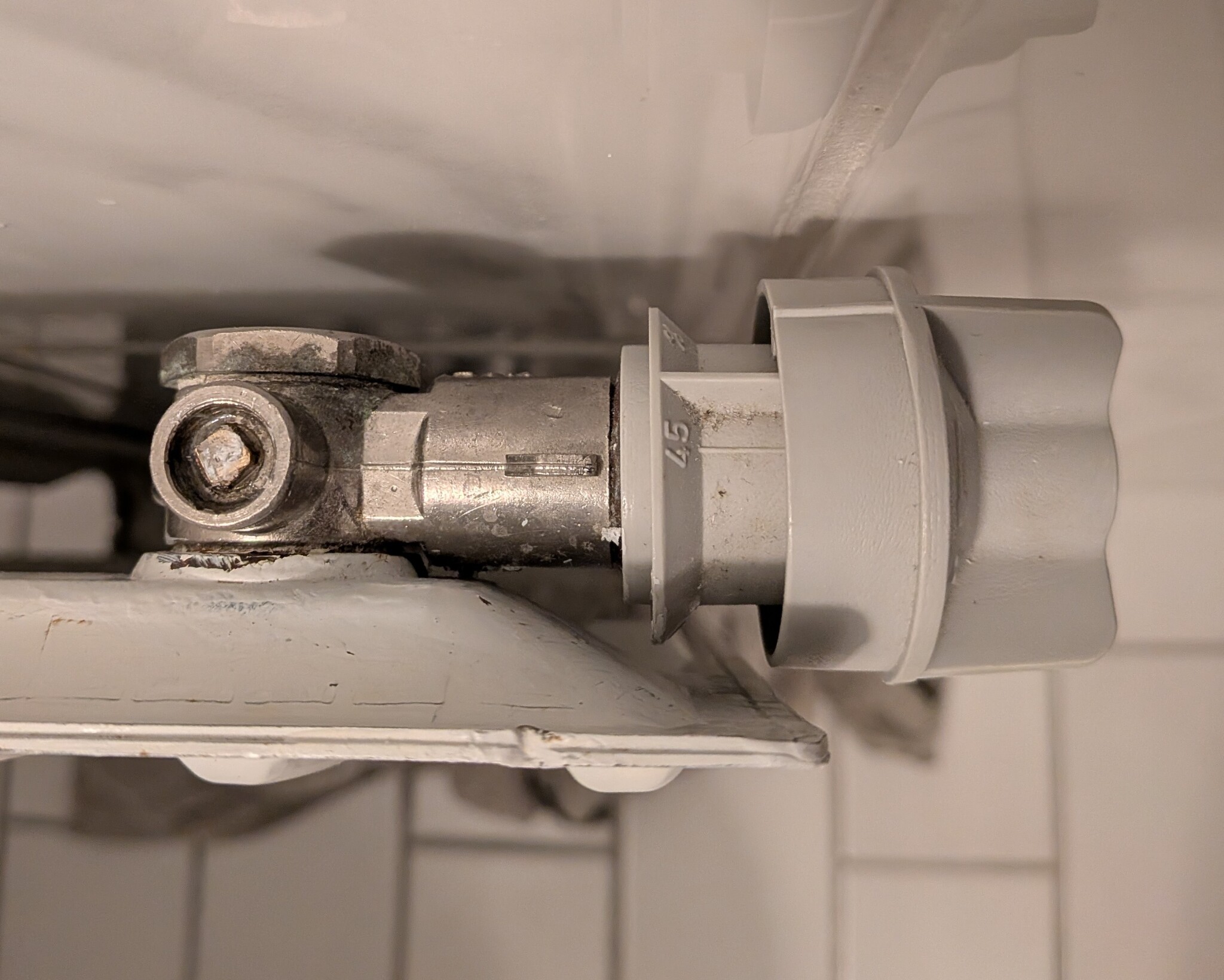 Byta luftningsventil på radiator | Byggahus.se