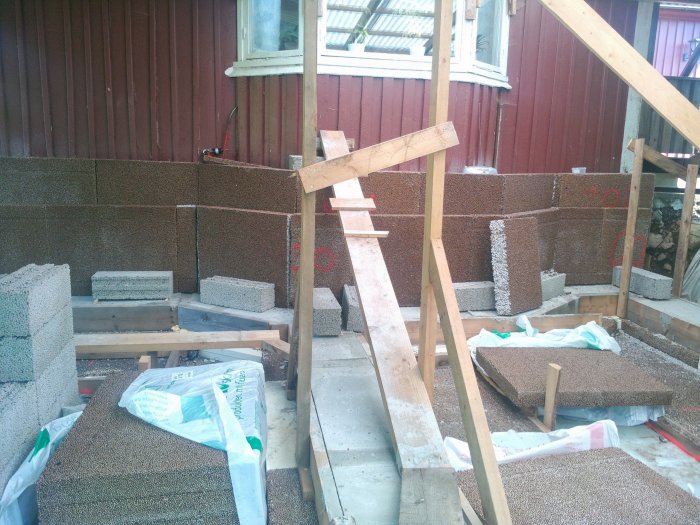 ramp_och_isodran_och_murblock_i_niva.jpg