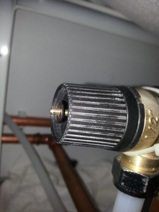 Nibe Compact R Säkerhetsventil 3.jpg.jpg