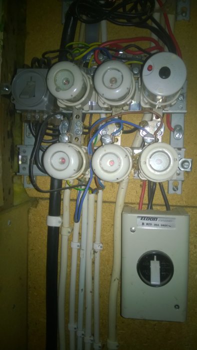 element o huvudbrytare.jpg