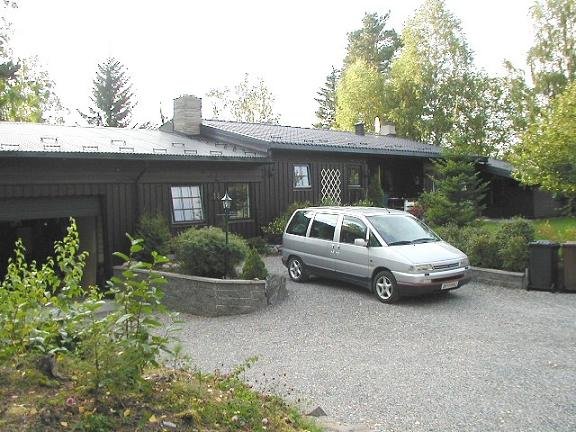 11 Huset og bil 2000.jpg