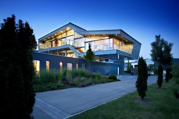 amazing-cantilever-architecture-inspiration-600x400.jpg