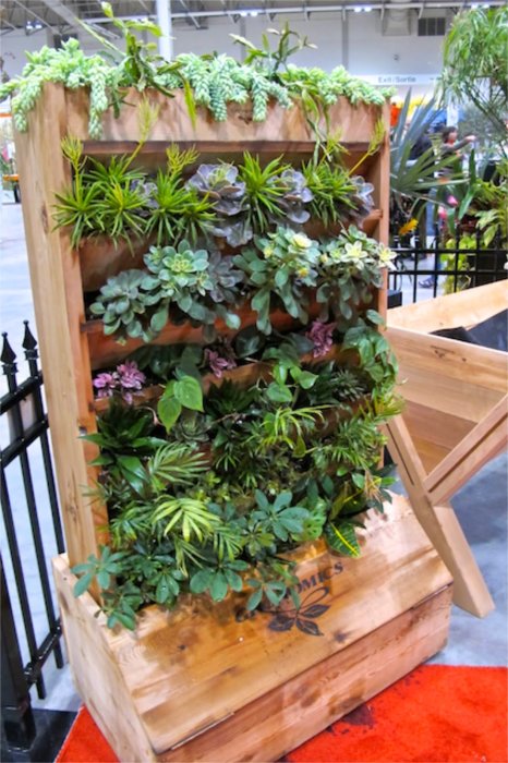 Gronomics-verticalgarden.jpg