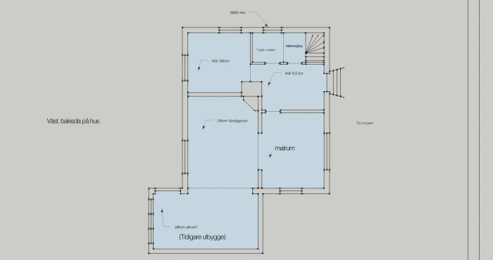 Ritning av 50-talshusets nuvarande planlösning med kök, vardagsrum, matrum och befintligt utbygge.