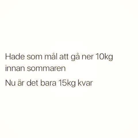 Text på vit bakgrund som beskriver ett viktnedgångsmål med humor: "Hade som mål att gå ner 10kg innan sommaren. Nu är det bara 15kg kvar.