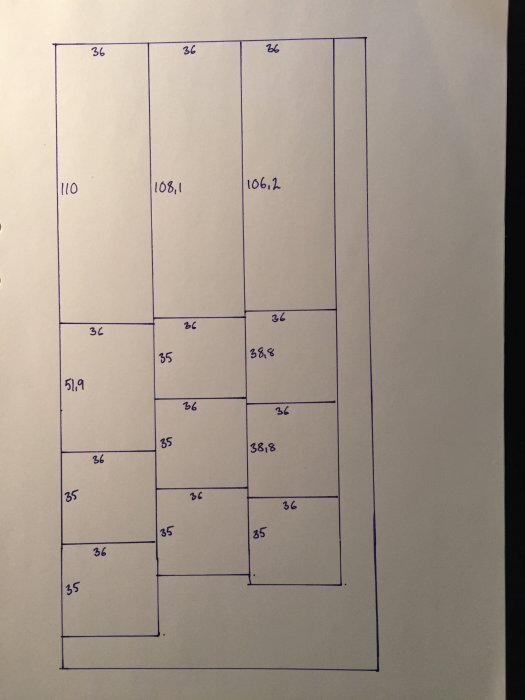 Ritning med måttangivelser för uppdelning av MDF-skivor till ett byggprojekt.