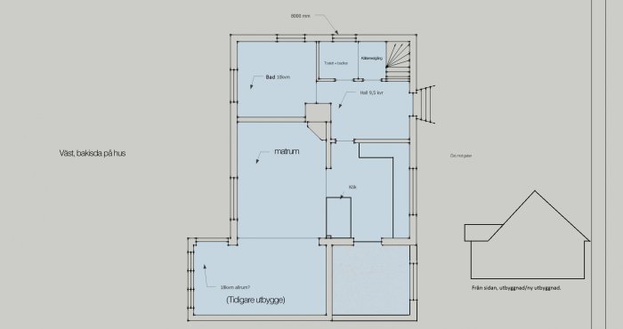 Arkitektonisk ritning av en bottenvåning inklusive mått och rumsindelning.