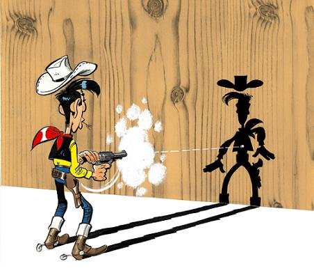 Illustration av Lucky Luke som skjuter snabbare än sin skugga mot en trävägg.