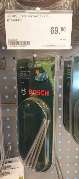 Bosch robotgräsklipparladdningsstations spikar för förankring i gräsmatta, 4-pack, priset 69 SEK.