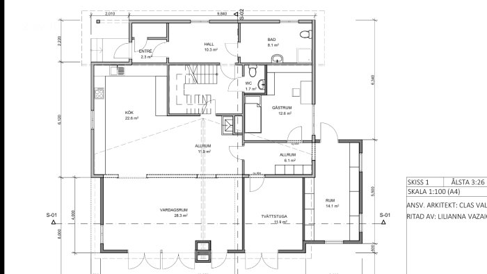 Arkitektritning av en framtida husutbyggnad med detaljerade mått och rumsbeteckningar.