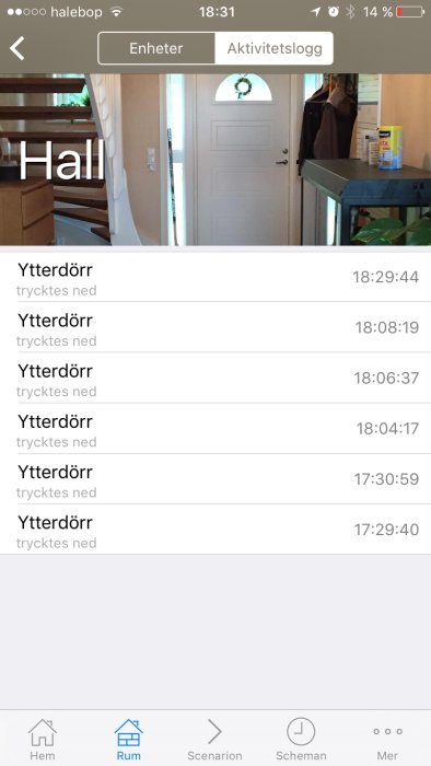 Smartphone-skärm med aktivitetslogg för en dörrklocka som visar flera händelser när ytterdörren trycktes ner.