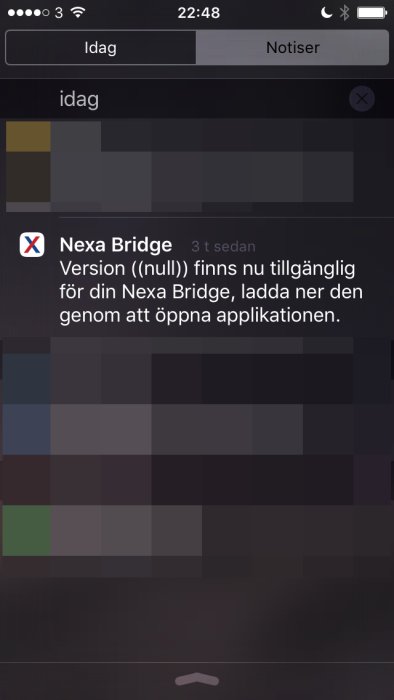 Skärmdump av en mobiltelefonnotis om tillgänglig uppdatering för Nexa Bridge.