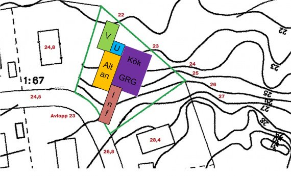 Tomtplan med markerade områden för sluttningshus, garage, kök, uterum, växthus och infart.