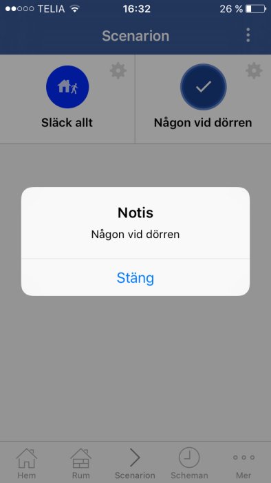 Skärmdump av smart hem-app med notis om att någon är vid dörren.