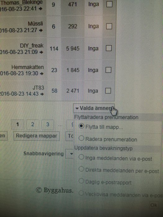 Skärmdump av ett forum där alternativ för bevakningar och e-postmeddelanden visas i inställningsmenyn.