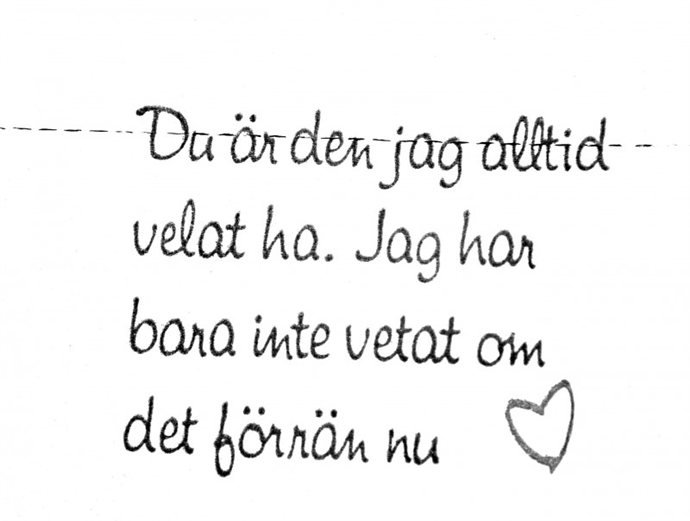 Handskriven anteckning med texten "Det är den jag alltid velat ha. Jag har bara inte vetat om det förrän nu" och ett litet hjärta.