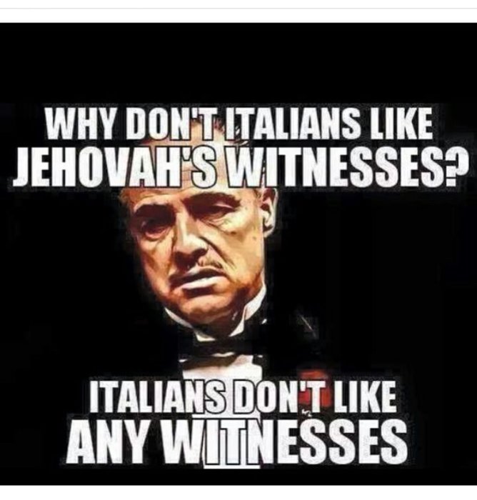 Meme med text som skämtsamt frågar varför italienare inte gillar Jehovas vittnen, och ett svar med ordlek.