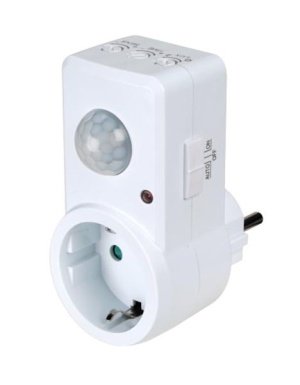 Vit rörelsevakt med inbyggt skymningsrelä för installation i vägguttag.