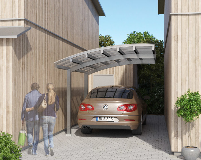 Förslag på carportdesign med bågformat tak och en bil parkerad under, bredvid ett par som går.