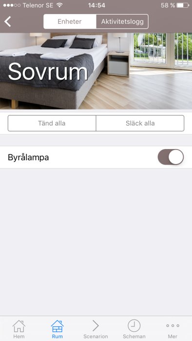 Skärmdump av en smarthem-app med kontroll för en byrålampa som inte stannar i tänt läge.