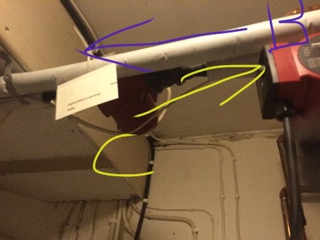 Luftkonditioneringssystem med märkta komponenter A-E, inkluderar rör och ballofixventiler.