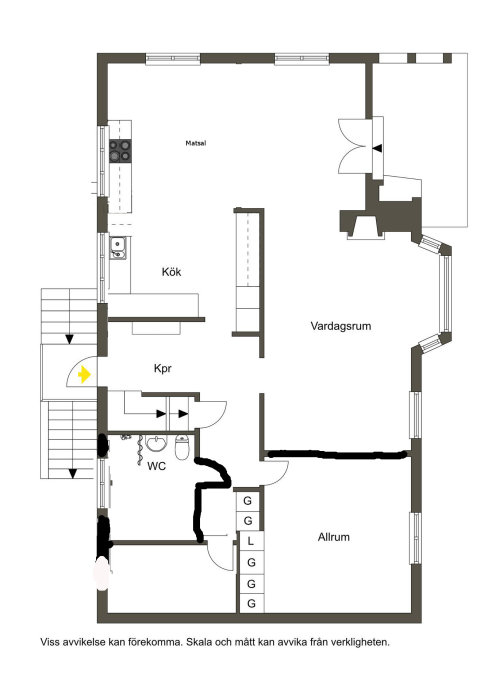 Svartvit ritning av en bostadsplan med markerade rum som kök, vardagsrum och allrum.