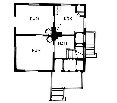 Ritning av husplan med fyra rum: kök, hall och två rum, samt trappa och murstock centralt placerade.