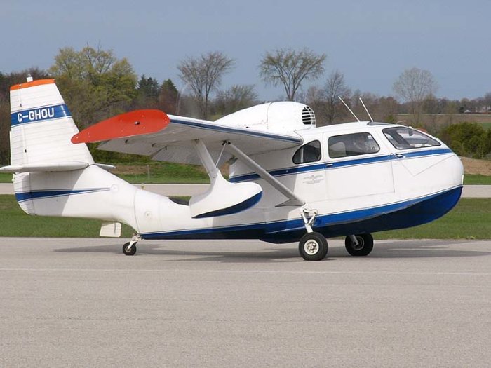 En Republic RC-3 Seabee sjöflygplan på marken.