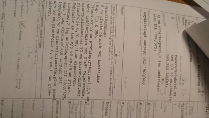 Rotad bild av ett byggtekniskt dokument med tabeller och specifikationer för byggmaterial.