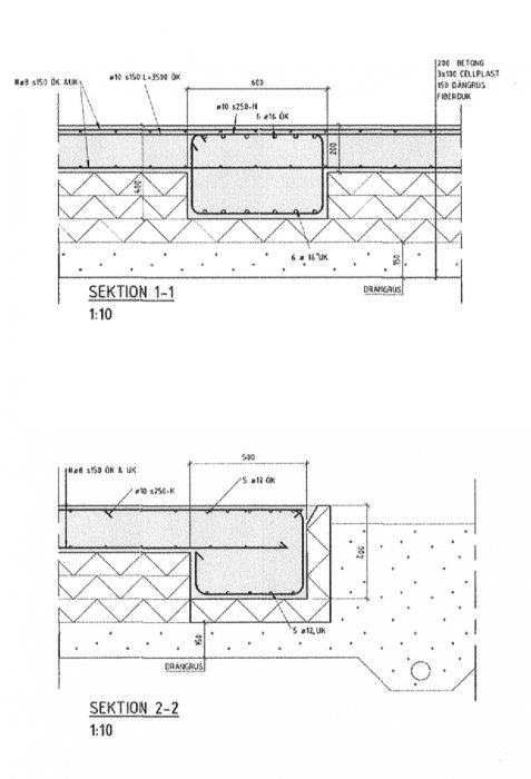 Två tekniska ritningar av förstärkta betongplattor för en tvåplansvilla, med markeringar och måttangivelser.