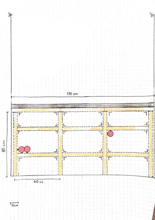 Handritad skiss av en vägg med regelverk och avloppsmarkeringar, planerad för köksrenovering.