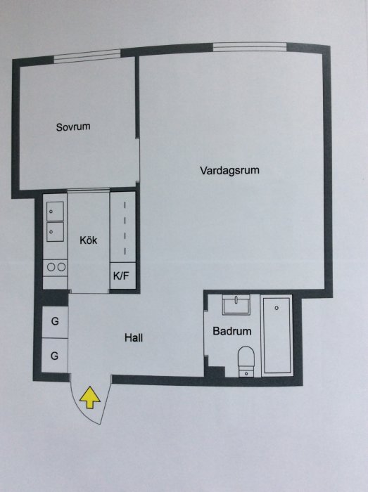 Ritning av en lägenhetsplan med markerade rum som sovrum, vardagsrum, kök och badrum.