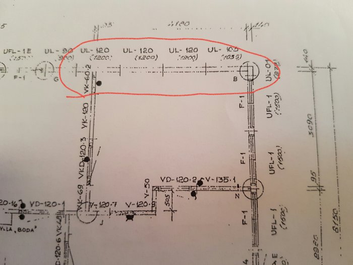 Konstruktionsritning med en vägg markerad för öppning och en planerad 140cm dörr, omgiven av UL-120 markeringar.