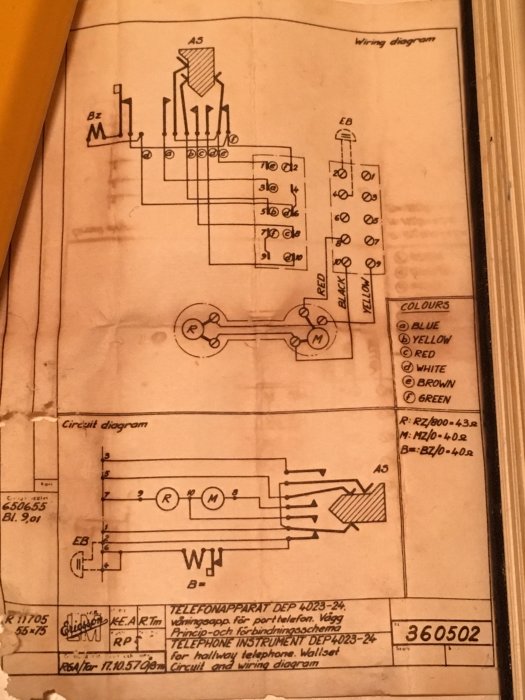 Gammalt kopplingsschema för LM Ericsson DEP 4023 interntelefon, med färgkodade ledningar och komponenter.