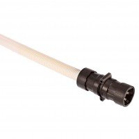 Slutet av ett 18mm PEX-rör med en svart Uponor skarvdosa ansluten, mot vit bakgrund.