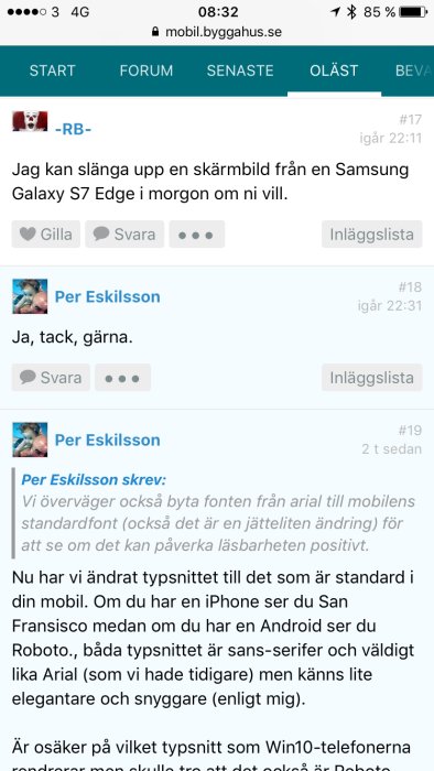 Skärmbild av diskussionsforum på mobilen visar inlägg om typsnittsändring från Arial till mobilstandard.