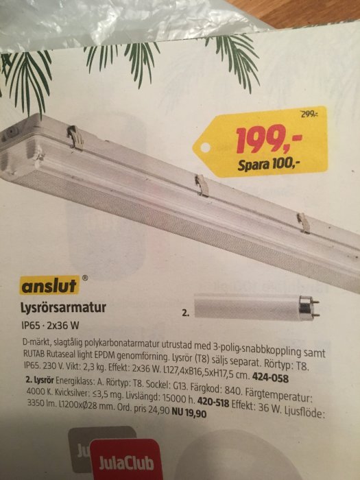 Bild på en lysrörsarmatur IP65 2x36 W med information om prisnedsättning från 299 till 199 kronor och produktspecifikationer.