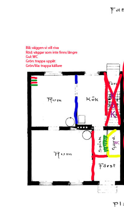 Handritad planritning av ett hus med markerade väggar, den blåa väggen är den som föreslås att rivas.