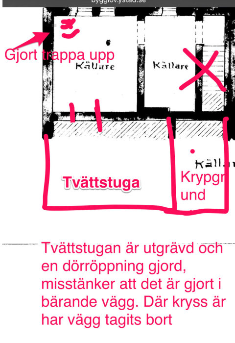 Illustration av husplan med markeringar: utgrävd tvättstuga, ny trappa och misstänkt borttagen bärande vägg.