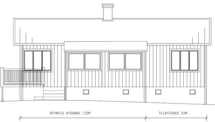 Arkitektritning av en enplansvilla med tillbyggnad utan spröjsade fönster.