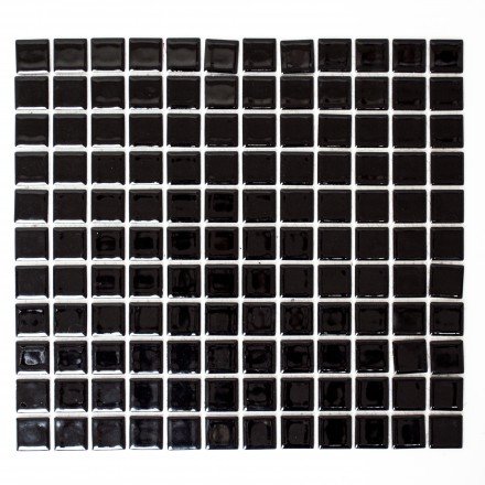 Svartblank mosaikkakel på 30x30 cm ark, tänkt för uppsättning vid öppen spis.