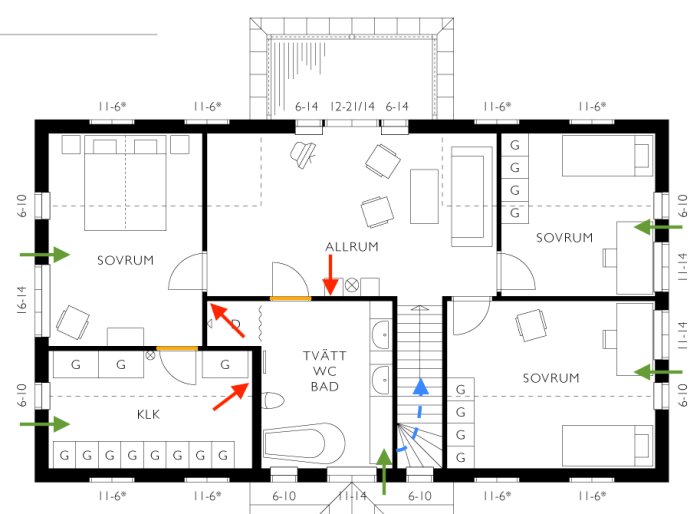 Ritning av en våningsplan med markerade luftflödesändringar för ventilation i sovrum och badrum.
